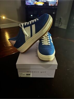 Madden Girl Womens Cobalt Blue and White Low-Top Sneakers